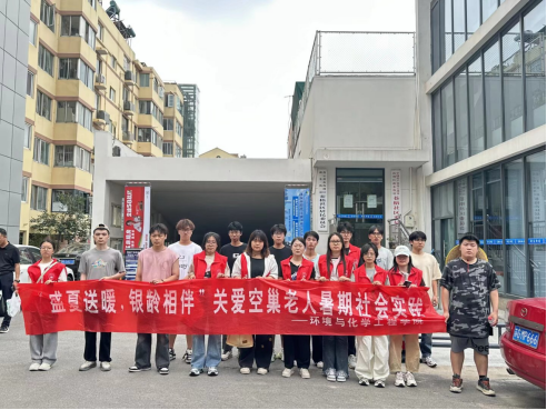 盛夏風攜年少暖，暮年心擁歲月甜
